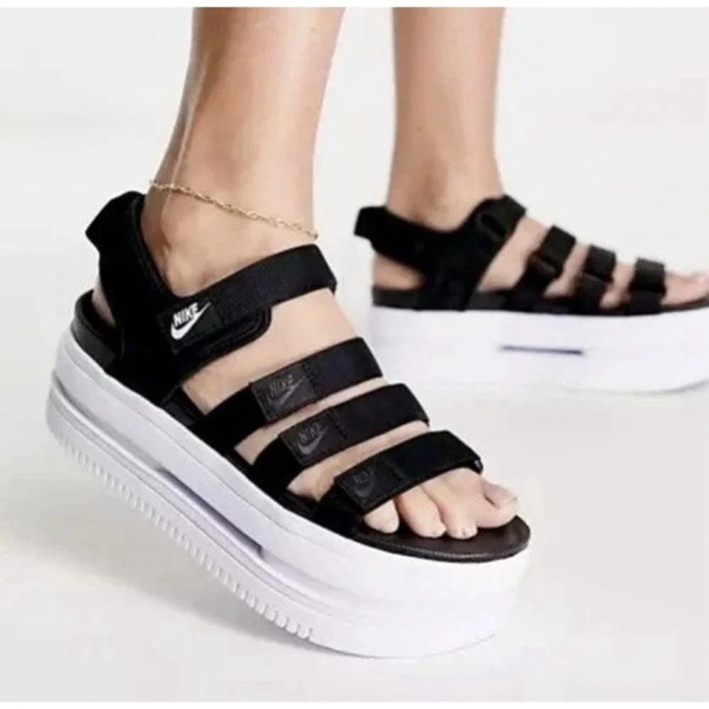 Nike Icon Classic Womens Chunky Streetwear Platform Sandals Black White Sz 9 - Picture 1 of 11